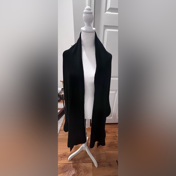 Nordstrom Accessories - Nordstrom Wool Ruffled Cascade Scarf | Black | One Size